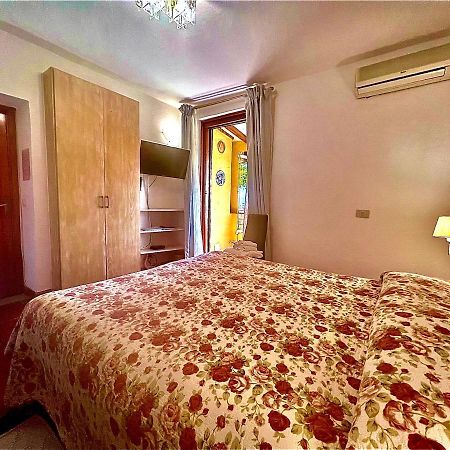 La Chicca Di Francesca Panzió Santa Teresa Gallura Kültér fotó