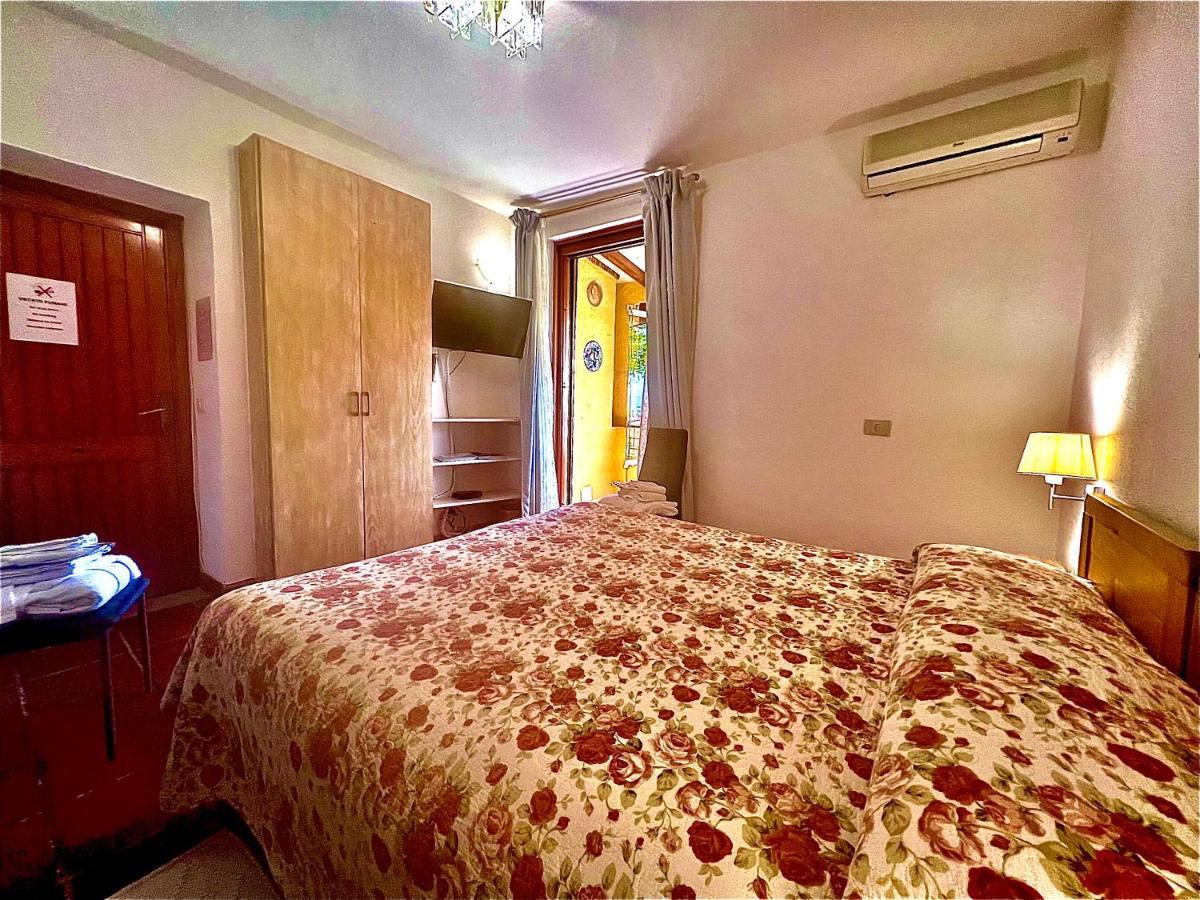 La Chicca Di Francesca Panzió Santa Teresa Gallura Kültér fotó