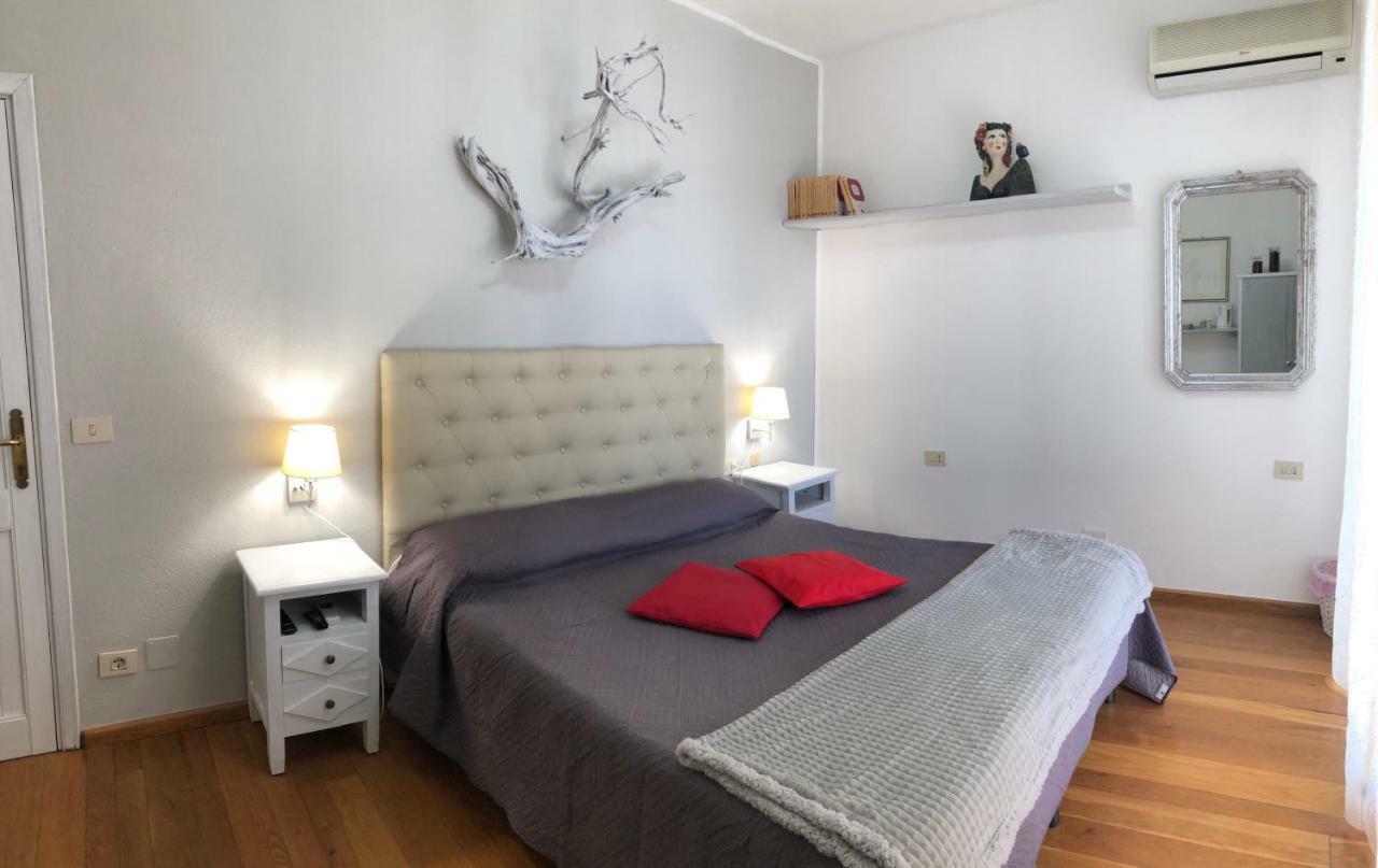 La Chicca Di Francesca Panzió Santa Teresa Gallura Kültér fotó
