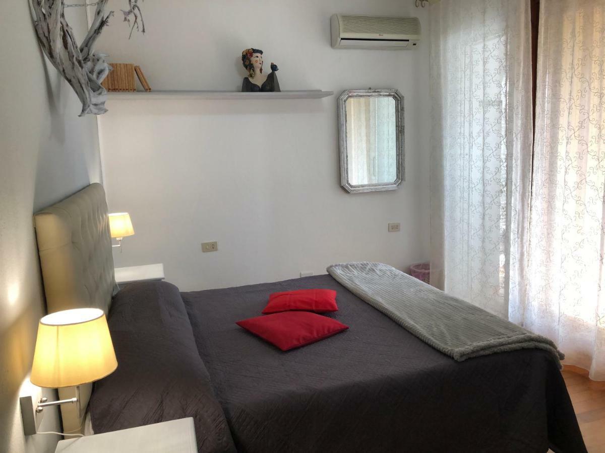 La Chicca Di Francesca Panzió Santa Teresa Gallura Kültér fotó