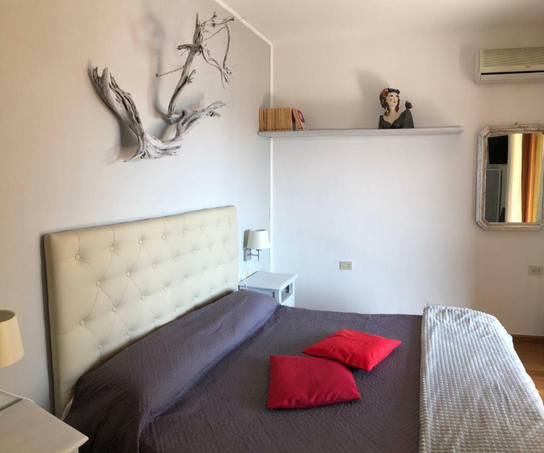 La Chicca Di Francesca Panzió Santa Teresa Gallura Kültér fotó